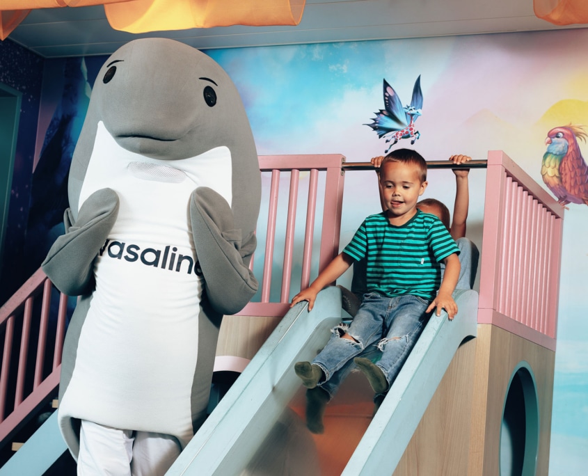 Wasaline Wenni mascot with children in the kids area of Aurora Botnia