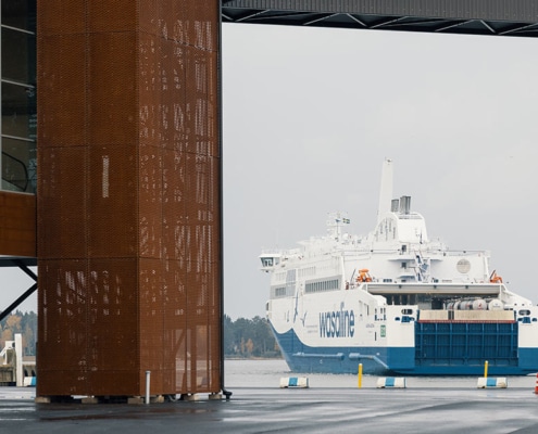 Aurora Botnia departing Vaasa