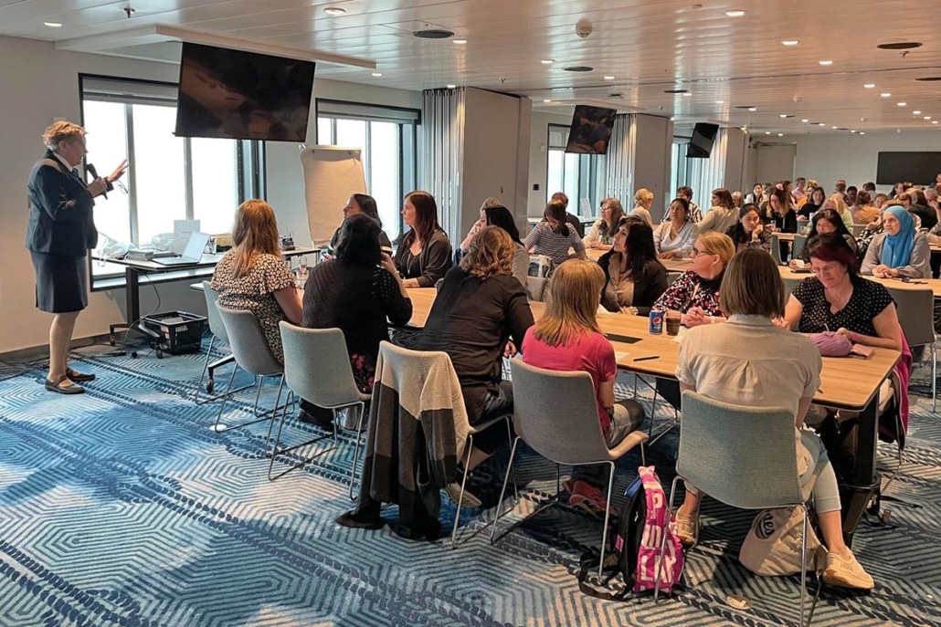 Stöd Botnia Tuki staff enjoying activities aboard Aurora Botnia