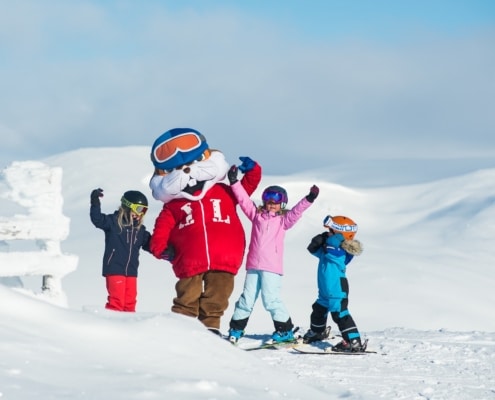 Kids with mascot in Hemavan
