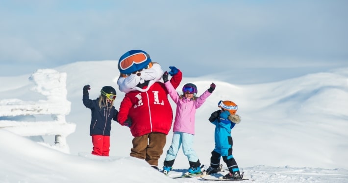 Kids with mascot in Hemavan