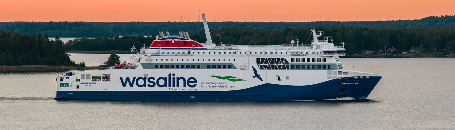 Aurora Botnia at dusk
