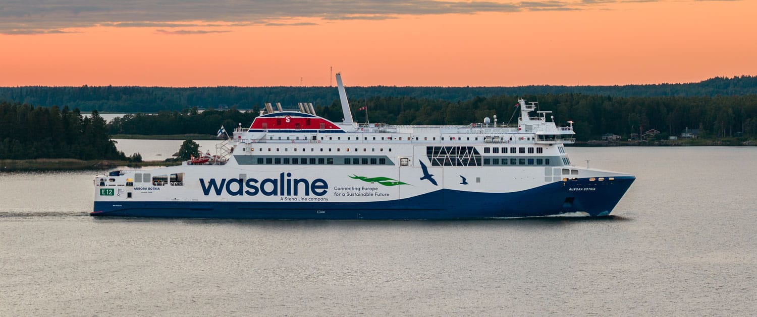 Aurora Botnia at dusk