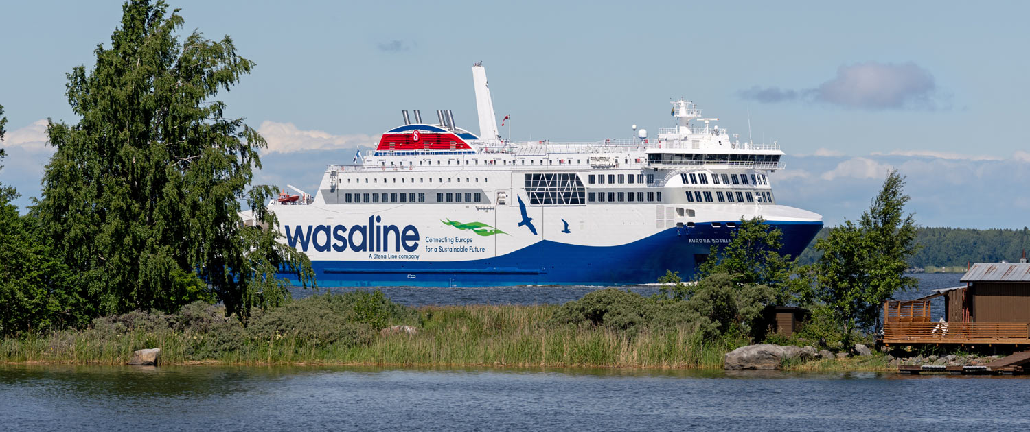 Aurora Botnia in Vaasa archipelago, panorama crop